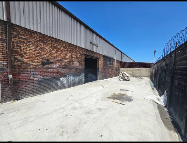 330M² WAREHOUSE FOR SALE IN BENONI SOUTH